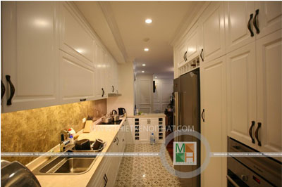  Tủ bếp cổ điển chữ U tại căn hộ Mandarin Garden - MH0012